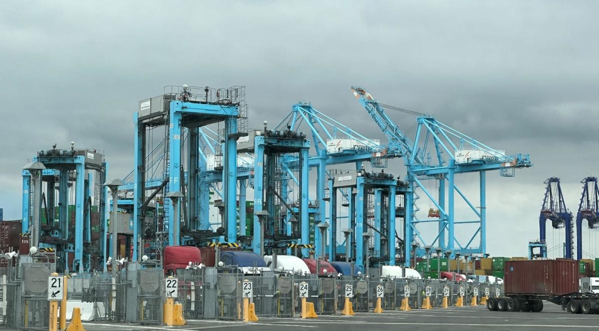 Kalmar and APM Terminals join forces for straddle carrier