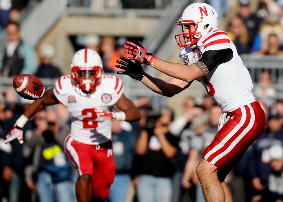 November 12, 2011; University Park, PA, USA; Nebraska Cornhuskers quarterback Taylor Martinez (right) takes the snap while running back Aaron Green (left) goes in motion in the game against the <a class="link " href="https://sports.yahoo.com/ncaaf/teams/penn-st/" data-i13n="sec:content-canvas;subsec:anchor_text;elm:context_link" data-ylk="slk:Penn State Nittany Lions;sec:content-canvas;subsec:anchor_text;elm:context_link;itc:0">Penn State Nittany Lions</a> at Beaver Stadium. Mandatory Credit: Evan Habeeb-USA TODAY Sports