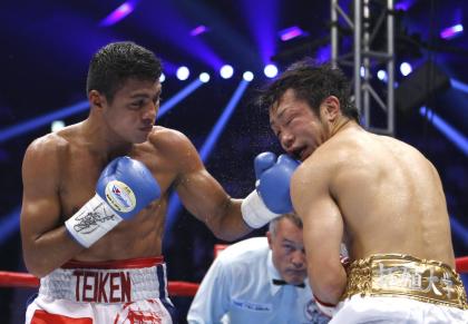 Roman Gonzalez, left, lands a punch against Akira Yaegashi in their fight last year. (AP)