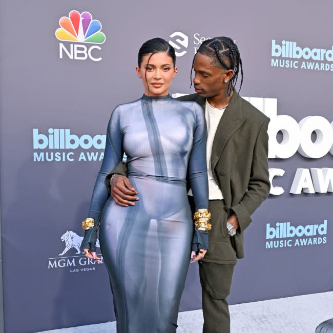 Kylie Jenner y Travis Scott en la pasada gala de los premios Billboard credit:Bang Showbiz