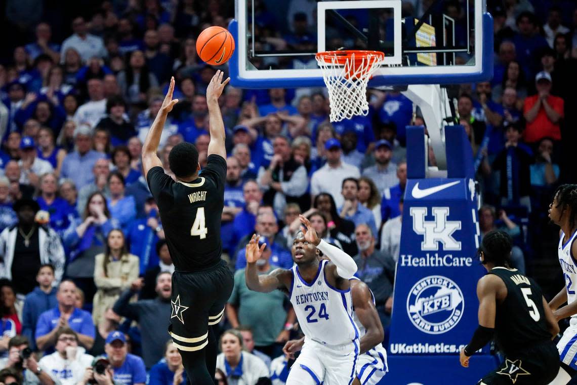 Former Vanderbilt swingman Jordan Wright (4) drilled the game-winning shot over Kentucky forward Chris Livingston (24) with 2.6 seconds left to spoil UK’s Senior Night last season with a 68-66 Vandy win. Wright is using his super-senior season to play for LSU. Silas Walker/swalker@herald-leader.com