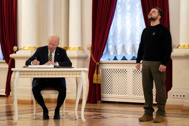 Biden y Zelensky en el Palacio Mariinsky, el 20 de febrero, en Kiev
