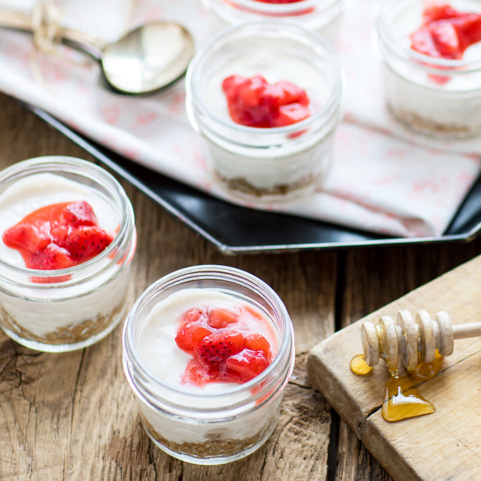 No-Bake Mason Jar Strawberry Cheesecakes