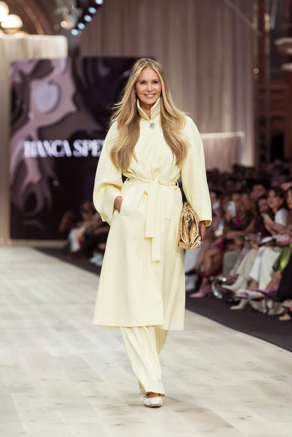 Elle Macpherson Makes a Memorable Return to the Runway