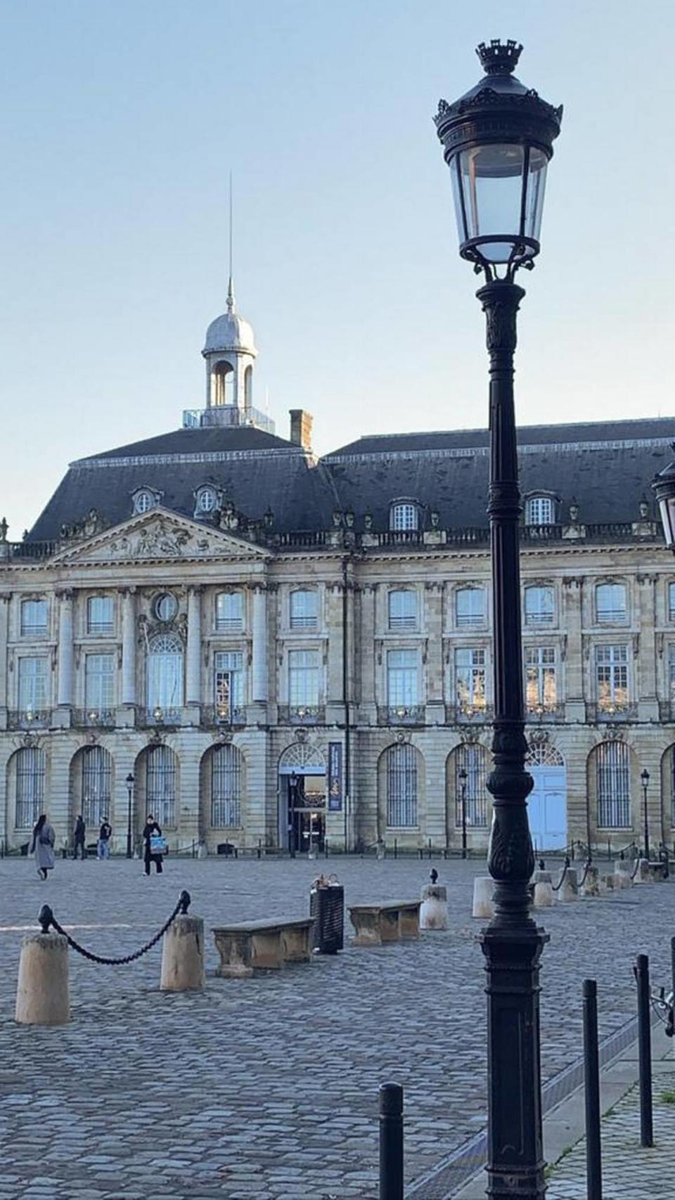 Plaza de la Bolsa de Burdeos. Para muchos, como Stendhal, esta es la ciudad más bella de Francia.