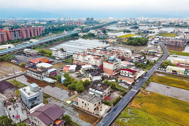 高鐵延伸宜蘭選址確定，站址是位於縣政中心以南的折衷案，圖為該地區空拍照。（本報資料照片）