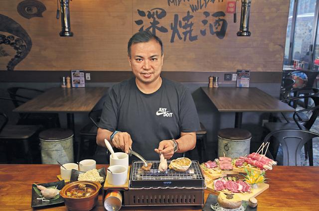 阿虎沒當體育記者後，便創業開港式BBQ餐廳，迎接第二人生。（曾有為攝）