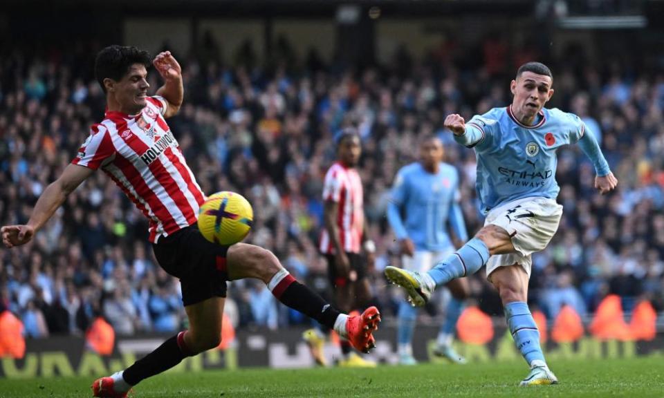 Phil Foden rifles home the equaliser.