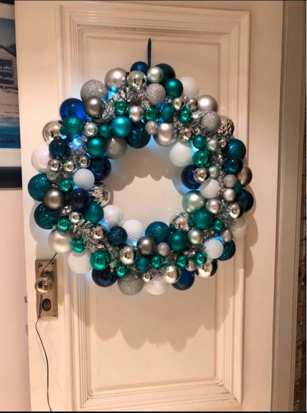 Mums all over Australia are making cheap and stunning Christmas wreaths. Photo: Facebook