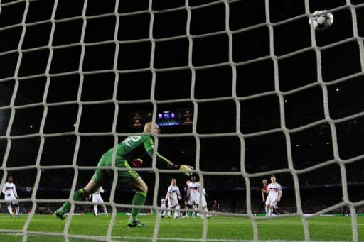 Abbiati sólo puede seguir con la mirada la trayectoria del balón de Villa, que ha supuesto el 3-0 el 12 de marzo de 2013