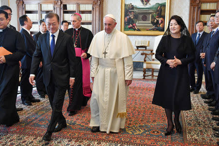 Pope Francis meets South Korean President Moon Jae-in and his wife Kim Jung-sook during a private audience at the Vatican, October 18, 2018. Alessandro Di Meo/ Pool via Reuters