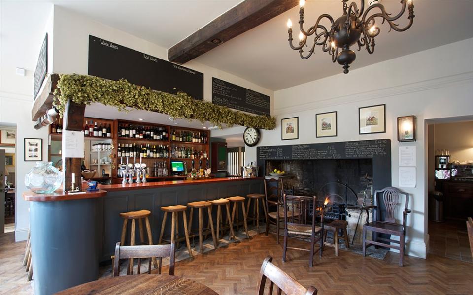 the beckford arms, wiltshire - JAKE EASTHAM