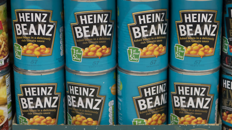baked beans in grocery store