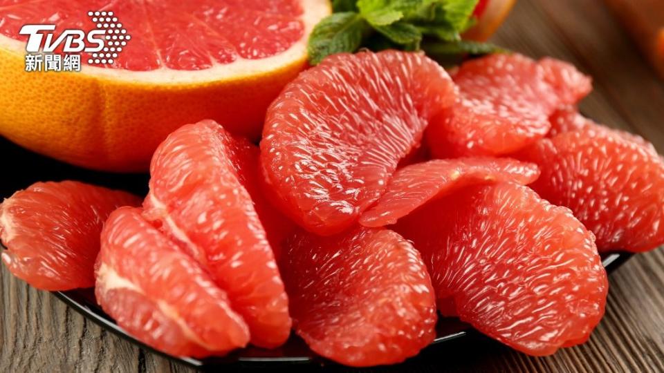 柚類水果容易產生交互作用、在飲食上應該要避免。（示意圖／Shutterstock達志影像）