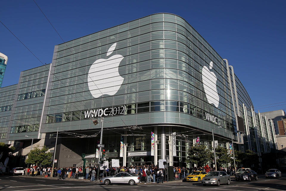 La WWDCA dio comienzo ayer en el Moscone West, en San Francisco, California, donde Tim Cook y su equipo aprovecharon para presentar nuevas actualizaciones de sus dispositivos que sorprenderán a todos sus seguidores. Aquí te detallamos los avances más destacables. (Foto: Justin Sullivan / Getty Images)