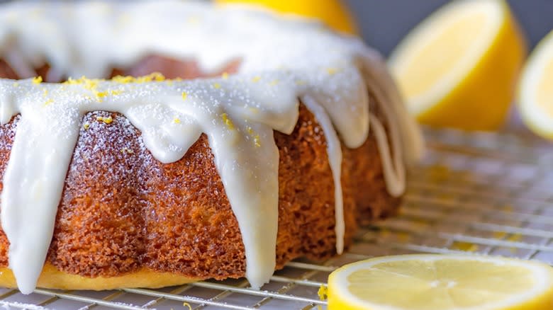 lemon Bundt cake