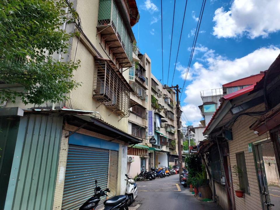 萬華區大埔街一處平房屋齡高達104年。老屋示意圖/房仲業提供