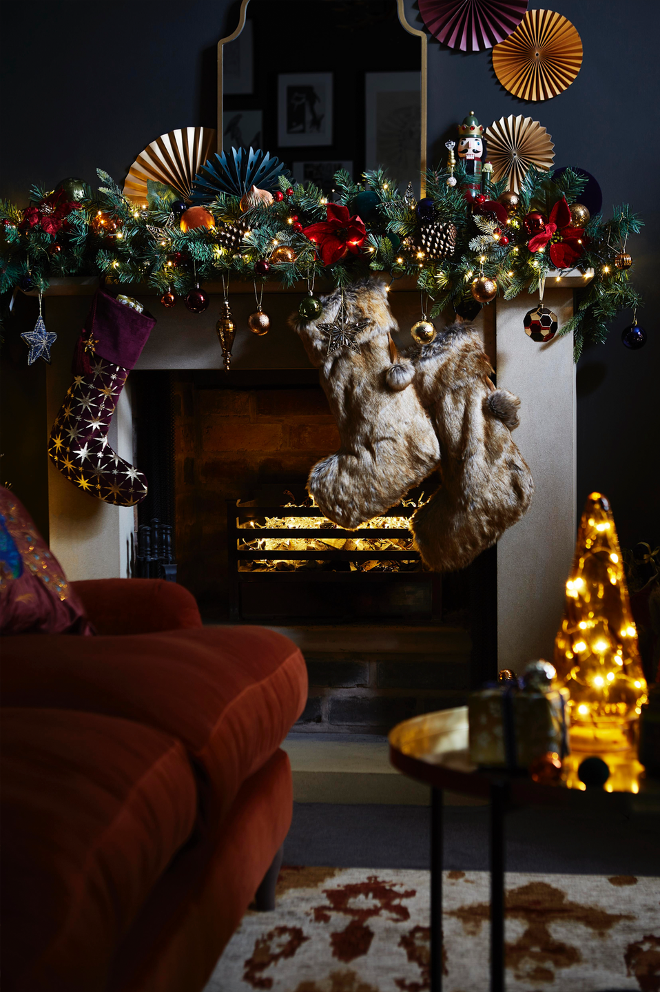 the perfect christmas mantelpiece