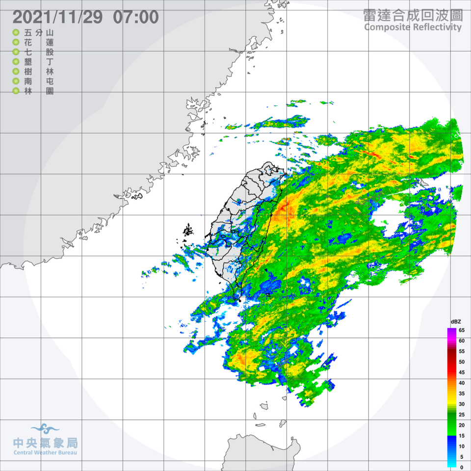 今天因為南方雲系北移，東半部與南部地區有短暫雨、東北部與東部地區有局部大雨發生的機率。   圖：中央氣象局/提供