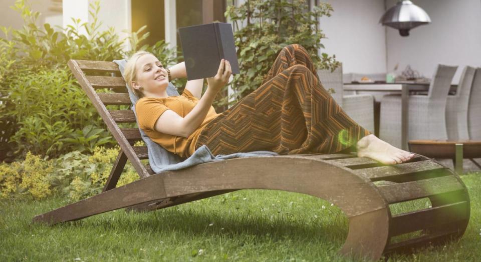 This £30 sun lounger is perfect for the bank holiday. (Getty Images) 