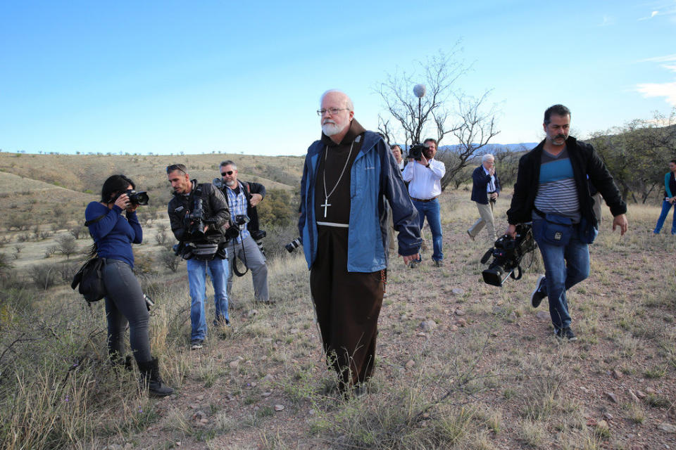 NOGALES, Arizona (April 1, 2014) - Cardinal Seán O'Malley of Boston and 7 other bishops celebrate Mass on the US-Mexico border in Arizona to commemorate the deaths of migrants in the desert and to pray for immigration reform. More information is available at www.justiceforimmigrants.org