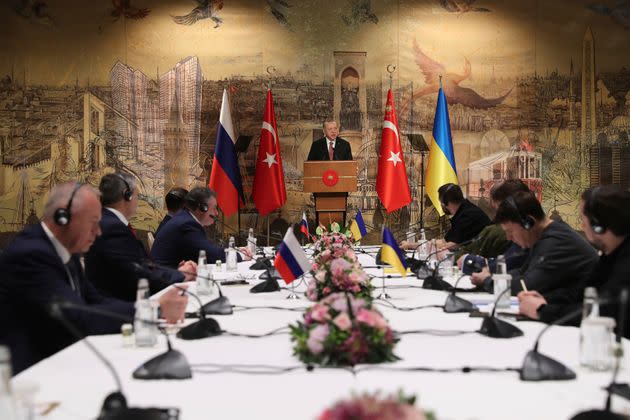 Turkish President Recep Tayyip Erdogan, center, gives a speech to welcome the Russian, left, and Ukrainian delegations ahead of their talks, in Istanbul, Turkey, on March 29. (Photo: Turkish Presidency via Associated Press)