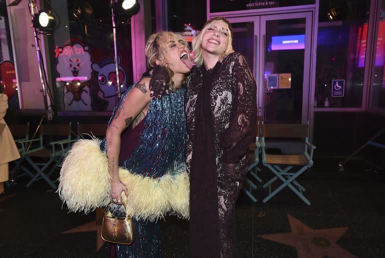 Divertidas, Miley Cyrus y Billie Eilish dijeron presente en la gran gala