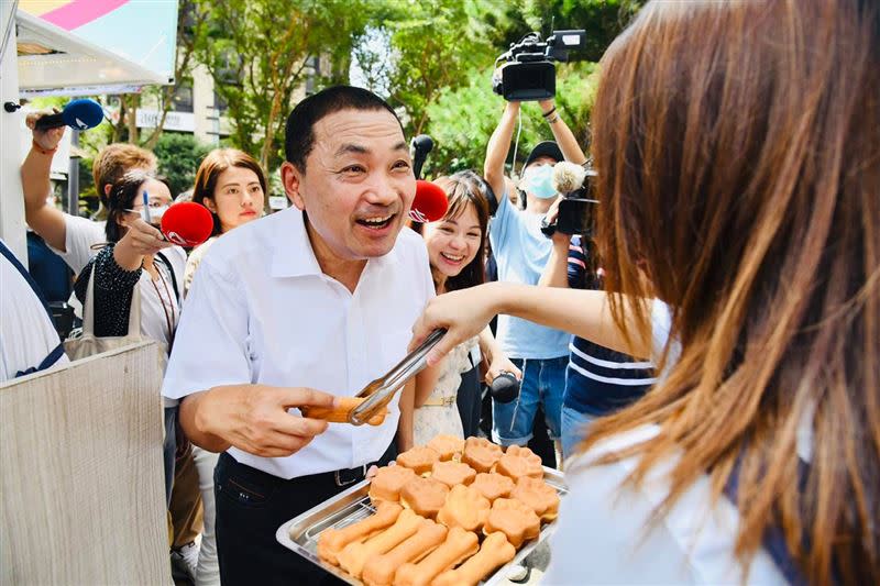 侯友宜在各大六都市長民調皆奪得第一名的寶座(圖/侯友宜臉書)