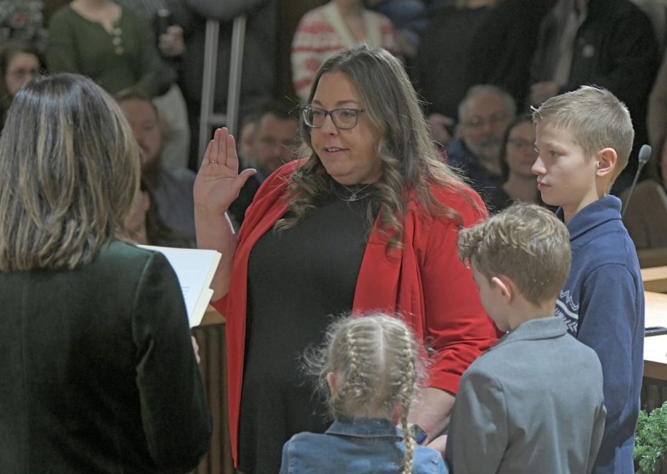Jodie Perry, accompanied by her niece and nephews, is sworn in as Mansfield's mayor on Friday morning by State Rep. Marilyn John.