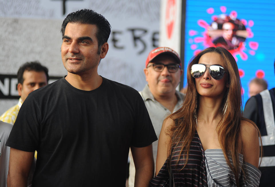 Indian Bollywood actor Arbaaz Khan (L) and actress Malaika Arora Khan arrive to attend a concert performance by Canada's Justin Bieber at The D.Y. Patil Stadium in Navi Mumbai on May 10, 2017. / AFP PHOTO / Sujit JAISWAL        (Photo credit should read SUJIT JAISWAL/AFP via Getty Images)