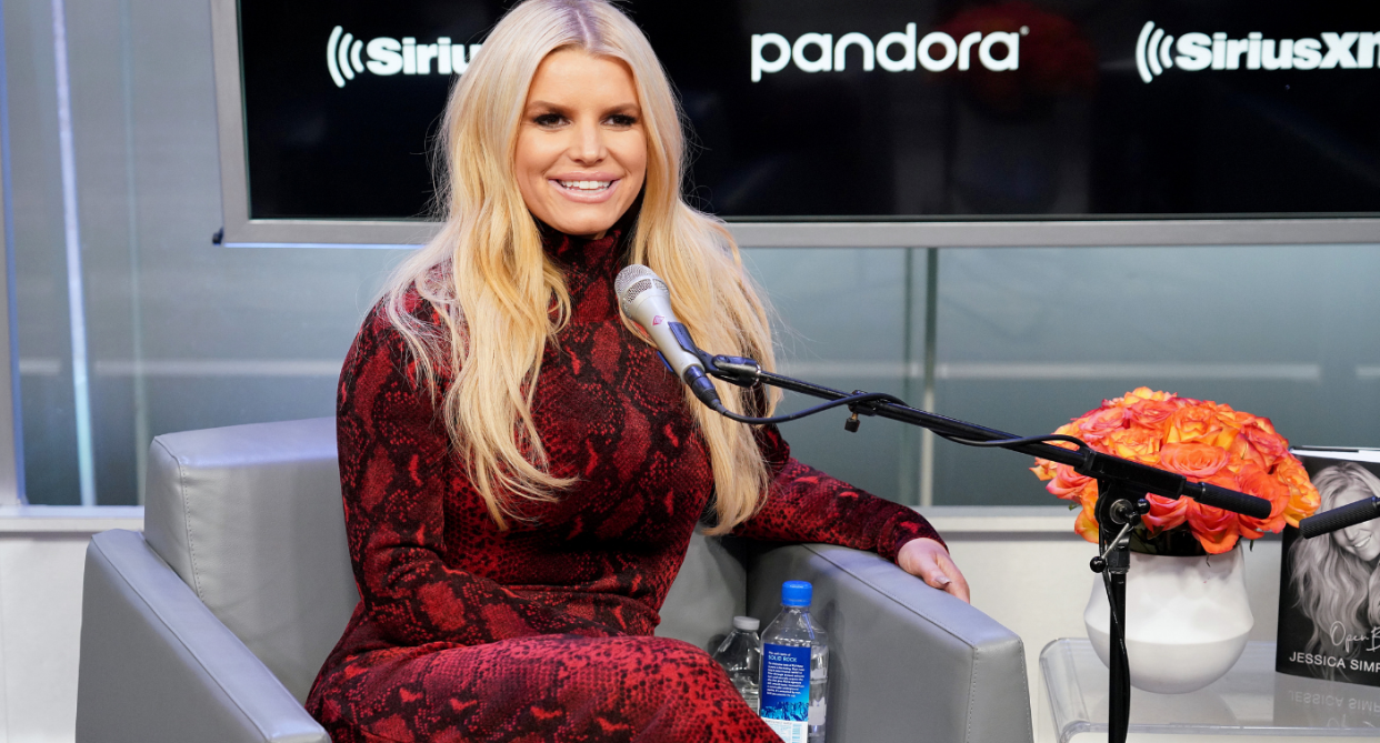 Jessica Simpson is embracing bright colours for spring. (Image via Getty Images)