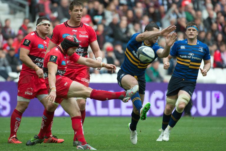 Toulon's fullback Leigh Halfpenny (L) vies with Leinster's Irish full back Rob Kearney (R) during the European Champions Cup rugby union semi final match between Toulon and Leinster on April 19, 2015