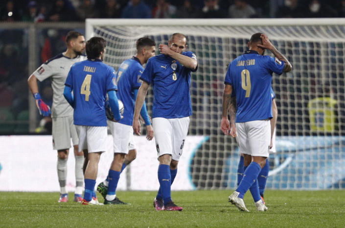 Italia se quedará sin Copa del Mundo por segunda vez consecutiva, un hecho sin precedentes en su historial mundialista. (REUTERS/Guglielmo Mangiapane)