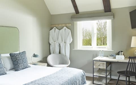 The Fish Hotel, Cotswolds bedroom image
