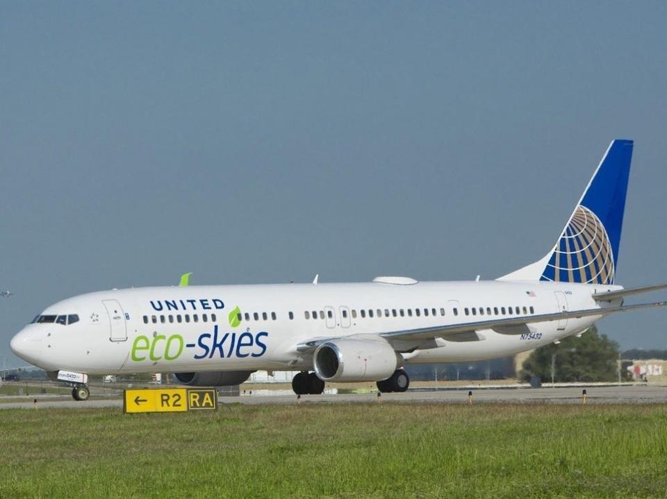 United Airlines Eco-Skies Boeing 737-900 aircraft livery.