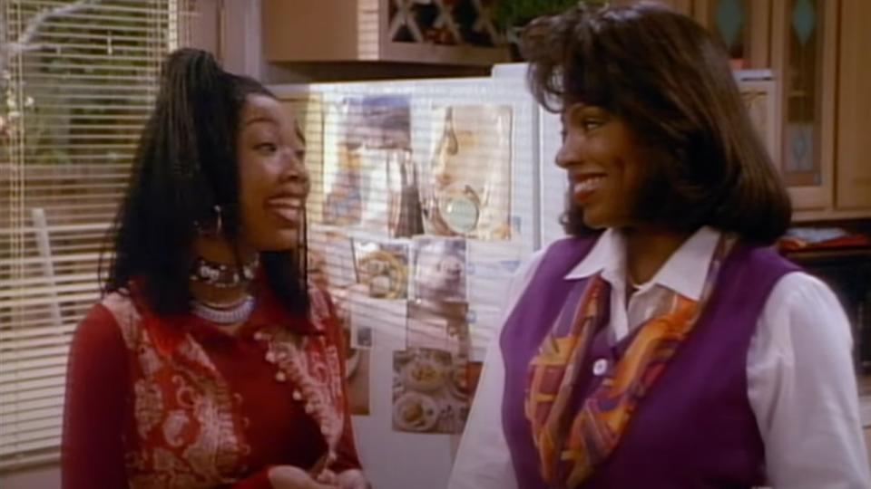 Moesha (Brandy) and Dee (Sheryl Lee Ralph) on Moesha