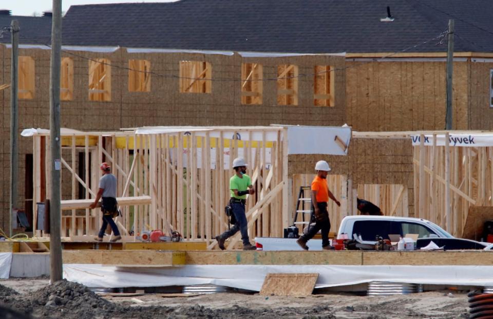 Construction workers work on new homes in Ottawa, Ontario, Canada, May 27, 2021.  REUTERS/Patrick Doyle