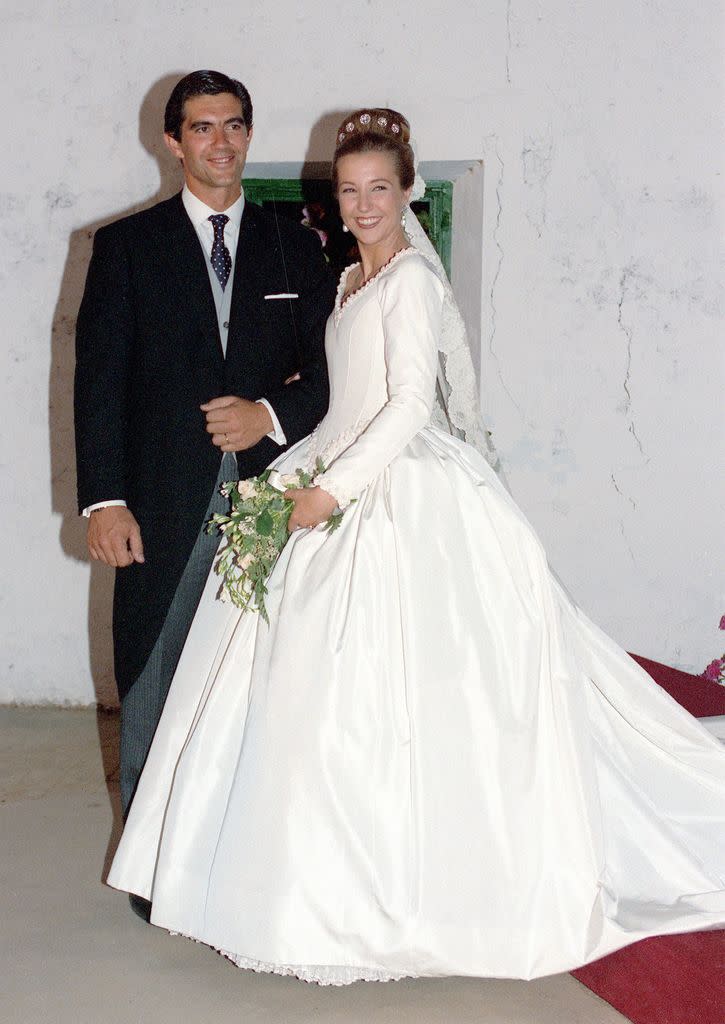 Cristina de Borbón-Dos Sicilias y Pedro López-Quesada en su boda en 1994