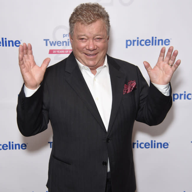 William Shatner y Elizabeth Martin se reconcilian tres años después de divorciarse credit:Bang Showbiz