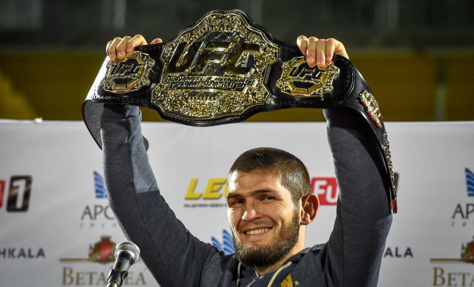 Khabib Nurmagomedov celebra su victoria en Makhachkala, República de Daguestán, Rusia. Foto: Getty Images.