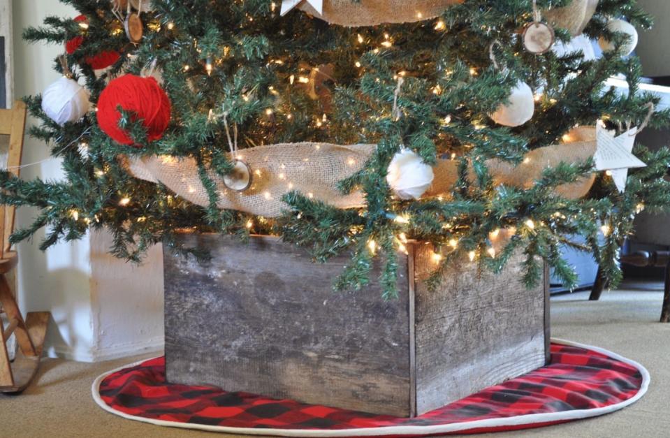 DIY Rustic Box Christmas Tree Stand