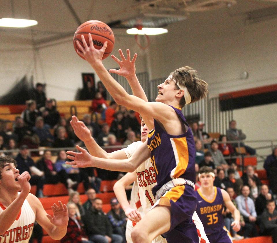 Kamron Brackett heads in for a layup against Sturgis in prep hoops action on Monday.