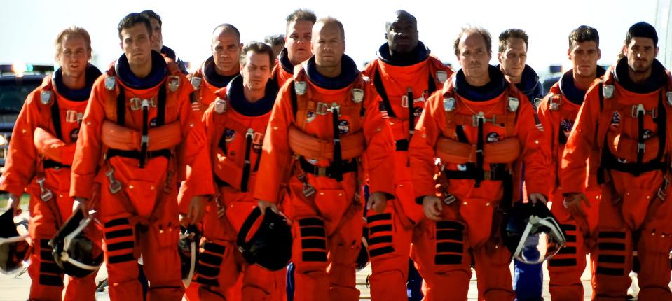 USA. Steve Buscemi, Bruce Willis, Ben Affleck, Will Patton, Michael Clarke Duncan, Owen Wilson, Ken Hudson Campbell, Greg Collins, Anthony Guidera, Grayson McCouch, and Ian Quinn in a scene from the (C)Buena Vista Pictures film : Armageddon (1998).  Plot: After discovering that an asteroid the size of Texas will impact Earth in less than a month, NASA recruits a misfit team of deep-core drillers to save the planet. Director: Michael Bay  Ref: LMK110-J8205-050822 Supplied by LMKMEDIA. Editorial Only. Landmark Media is not the copyright owner of these Film or TV stills but provides a service onl