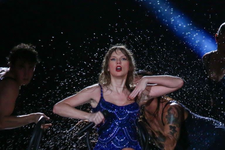 Taylor Swift retomó su serie de shows en Brasil bajo una lluvia torrencial