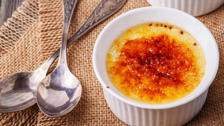 creme brûlée close up