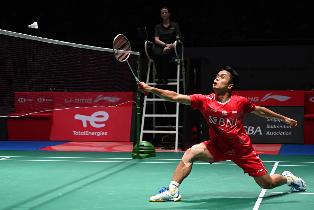 Indonesia's Anthony Sinisuka Ginting in action at the Singapore Badminton Open men's singles final. (PHOTO: Singapore Badminton Open)
