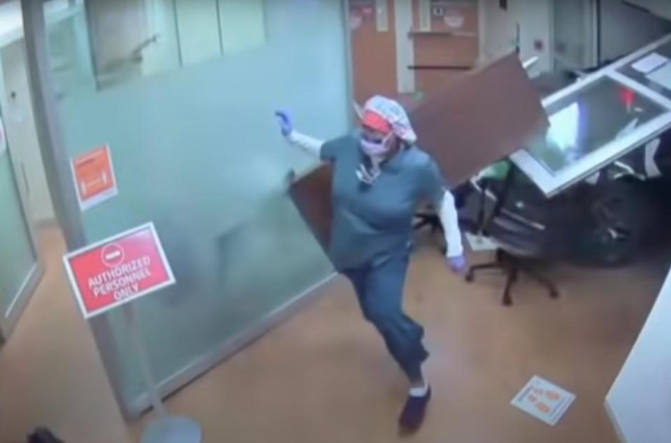Video mostró el instante en que una camioneta irrumpe sin control en la sala de emergencias del Hospital Piedmont, en Atlanta. (YouTube/11Alive)
