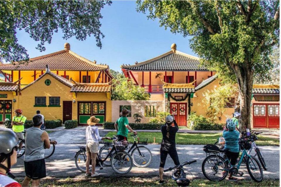 Recorrido mensual en bicicleta por Coral Gables. Divertido y educativo.