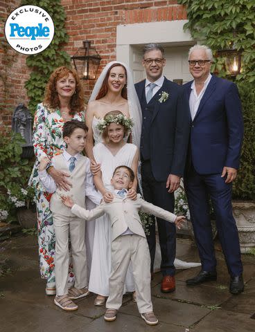 <p>Taralynn Lawton</p> Susan Sarandon, Eva Amurri, Ian Hock, Tim Robbins and Eva's children pose for a family photo