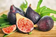 <p>Estos frutos también se consideran buenos para la fertilidad además de afrodisiacos por la sabiduría popular, y se confirma que su fibra, tanto la soluble como la insoluble, ayudaría al corazón. Además, y como recoge el portal <em>Medical News Today</em>, esta también ayudaría a mejorar el vigor y la circulación sanguínea. <em>Foto: artisteer / Getty Images.</em> </p>